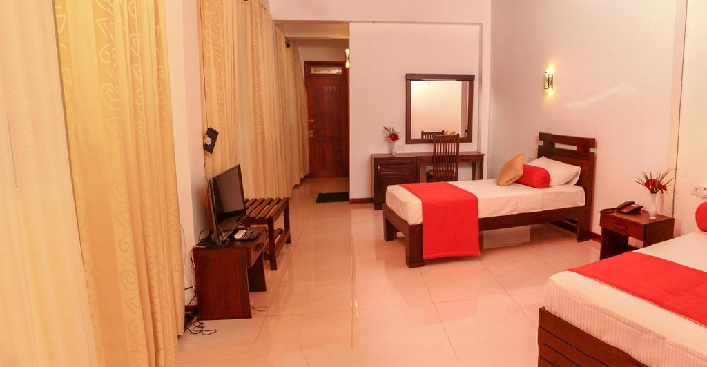 Vin Roma Inn كاندي المظهر الخارجي الصورة