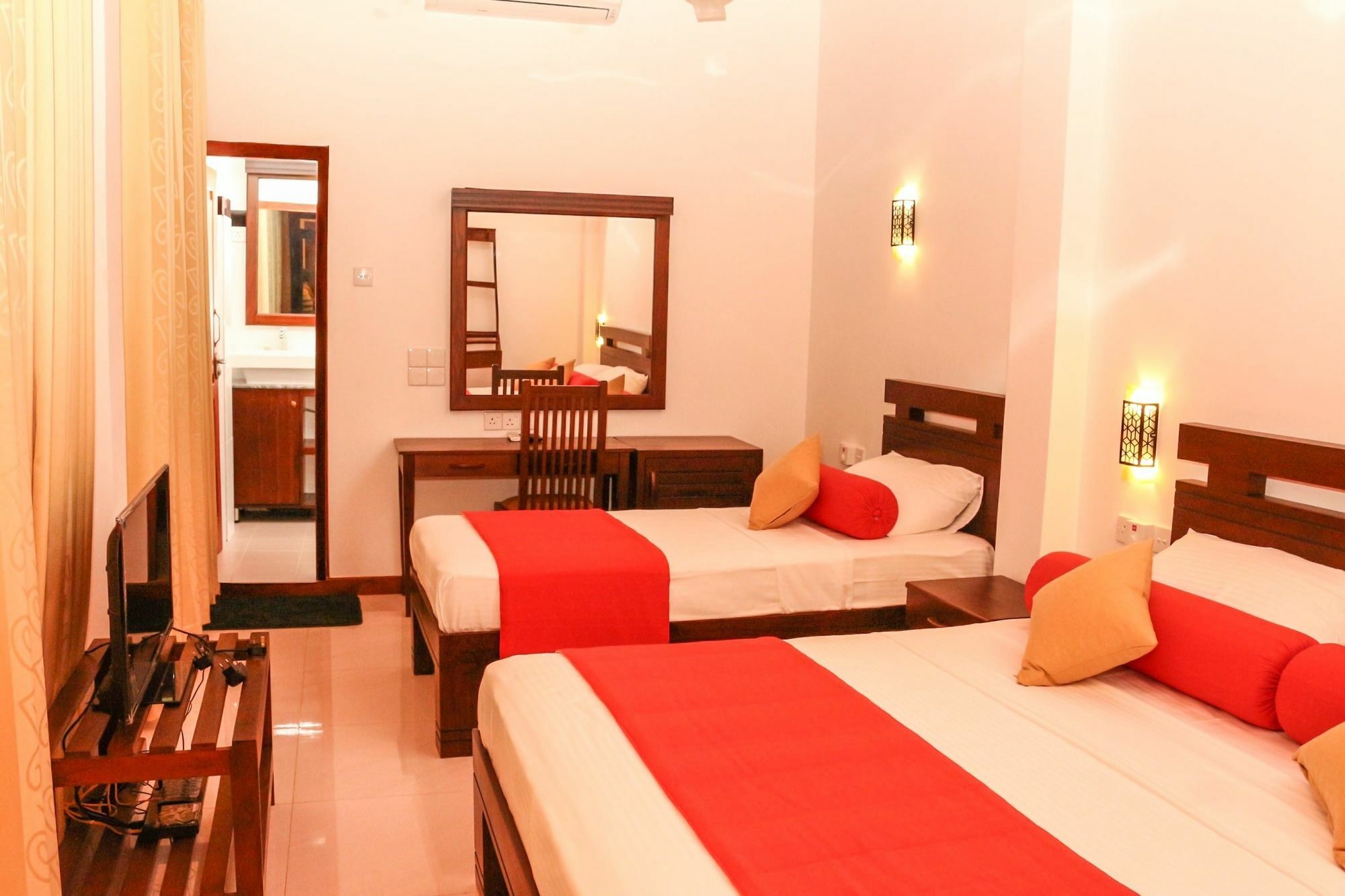 Vin Roma Inn كاندي المظهر الخارجي الصورة